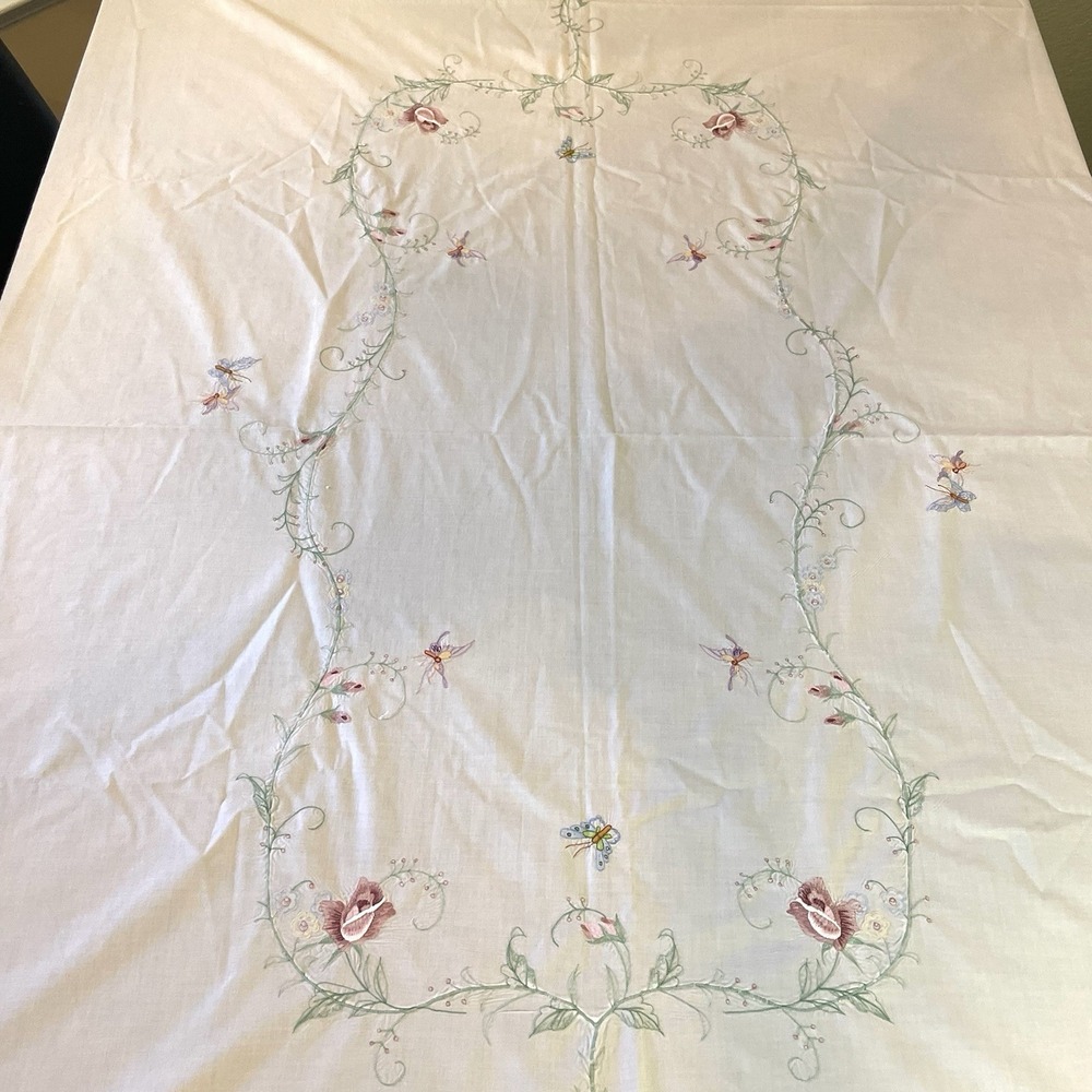 Embroidered Floral Tablecloth 65"x80" Rectangle White Roses Scalloped Dainty - Picture 2 of 5